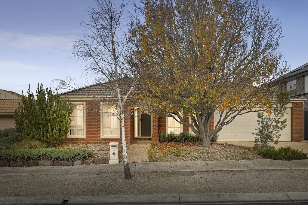 Hillside 5房 宽敞的家庭生活与卓越的户外娱乐空间 Spacious Family Living with Exceptional Outdoor Entertaining