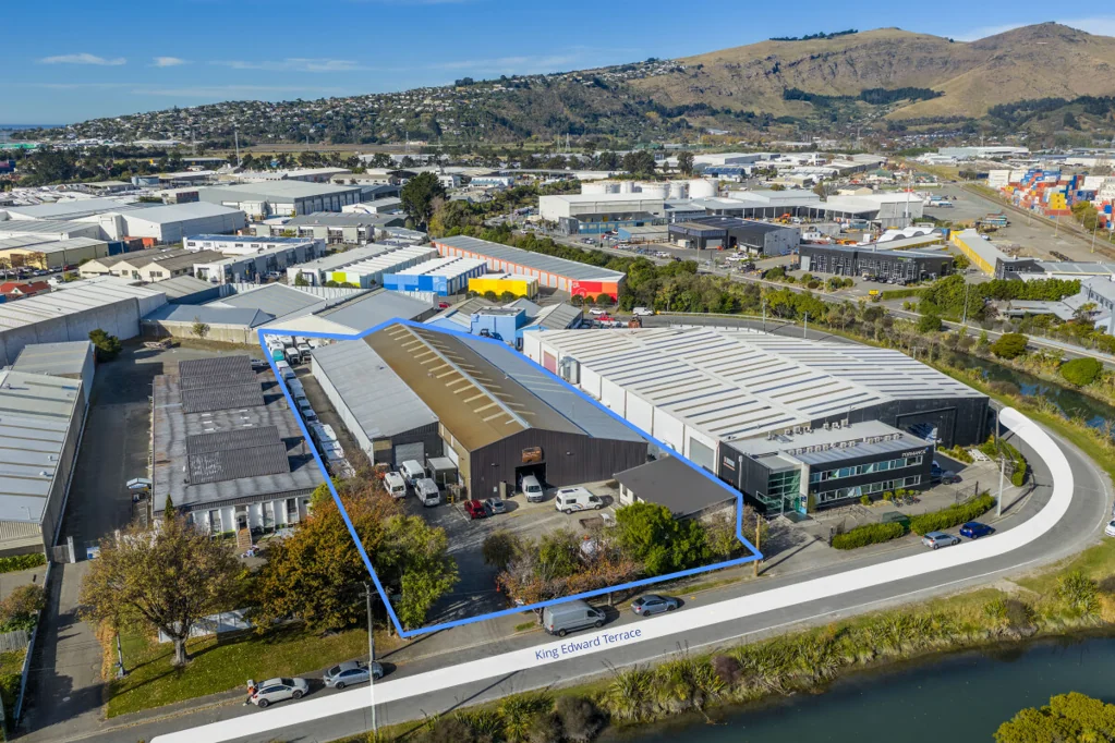 Woolston High yielding investment with rental upside