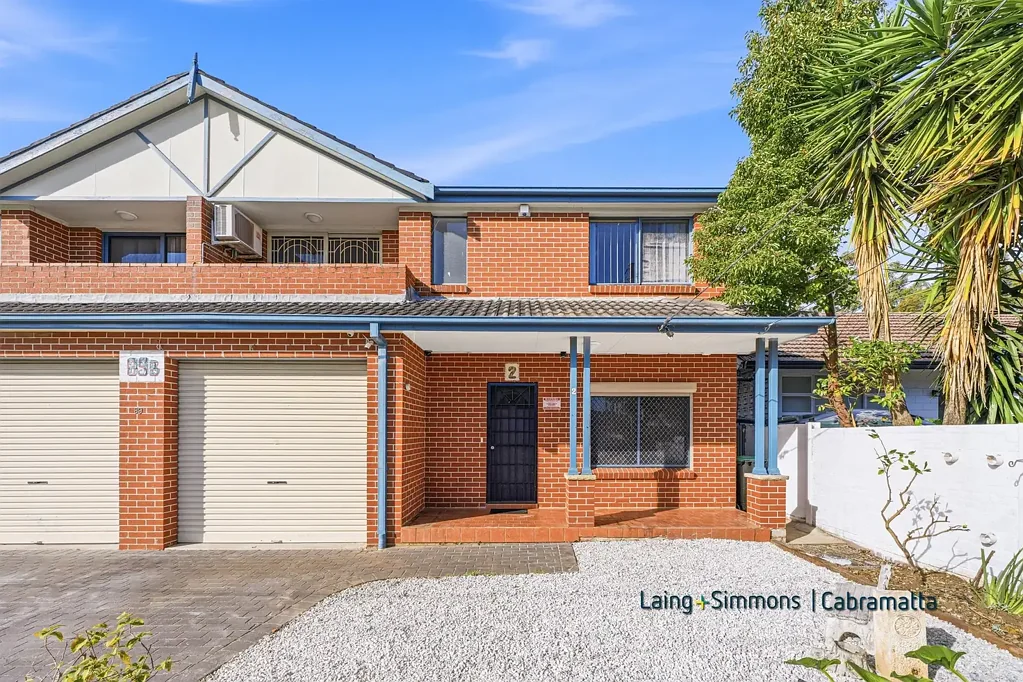 Bass Hill 4房  QUALITY DOUBLE-BRICK DUPLEX
