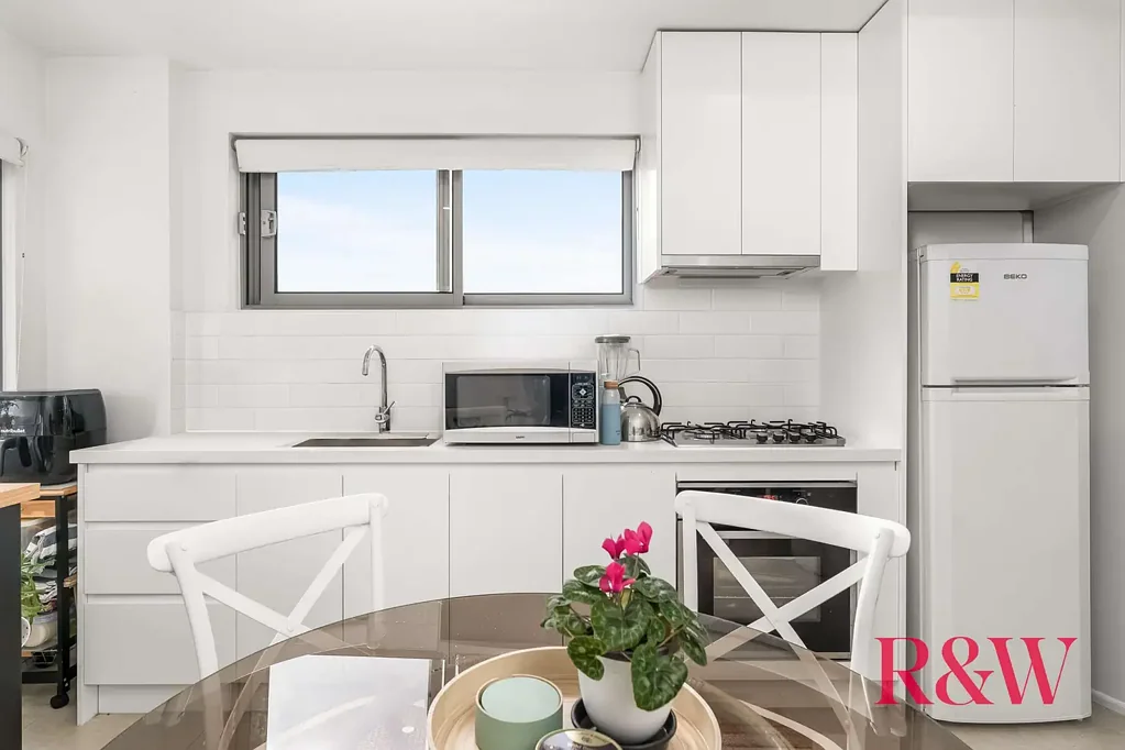 Strathfield South 1બેડરૂમ LARGE STUDIO APARTMENT