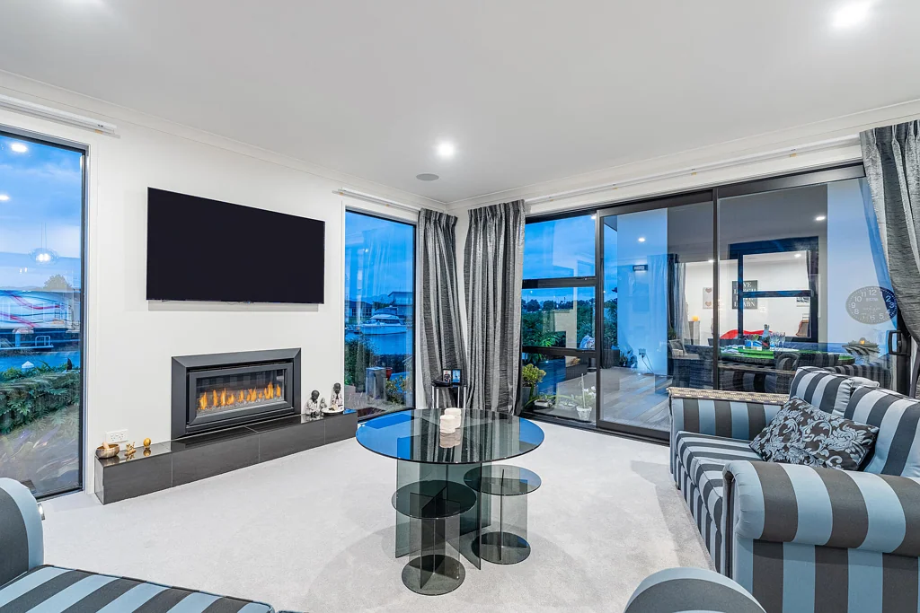 Whitianga 3Moenga DRESS-CIRCLE PREMIER POSITION: PRESTIGE & PANACHE