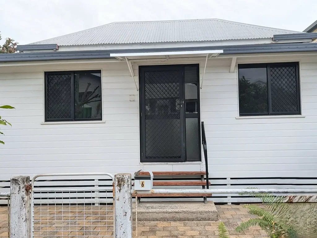 QUAINT QUEENSLANDER