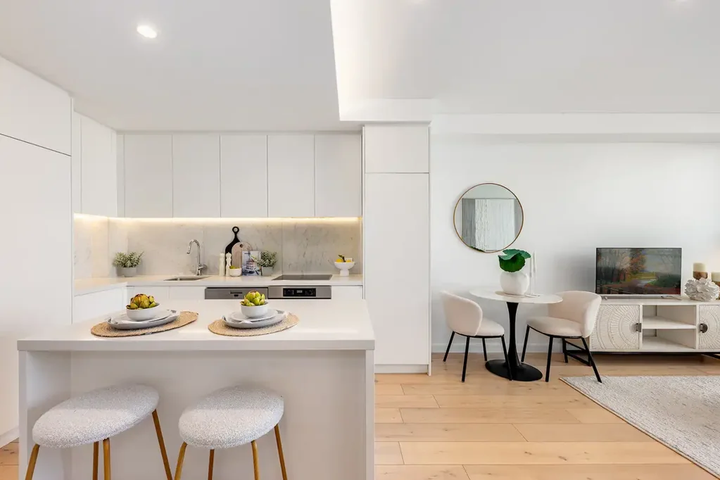 Cremorne 1 Bedroom Boutique Designer Apartment in Prime Lower North Shore Location
