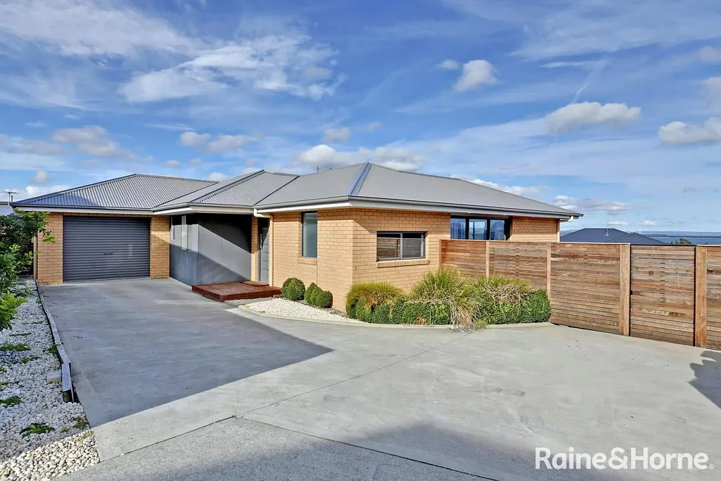 Sorell 3 Bedroom Family Home with Views in the Heart of Sorell