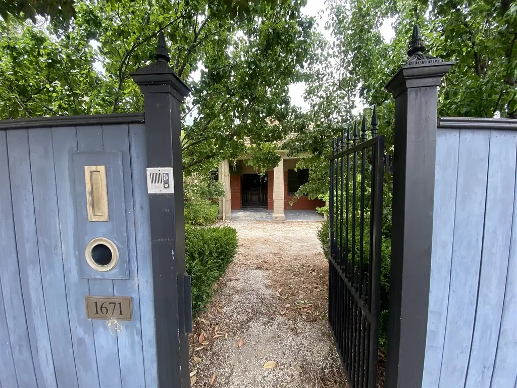 Great Location 5BR large house near Train in Malvern Rd Glen Iris Available now !