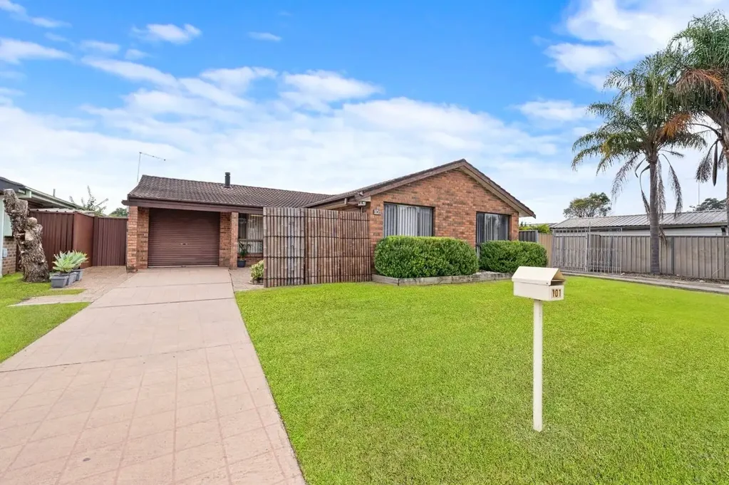 101- 101a Banks Drive, St Clair, NSW 2759
