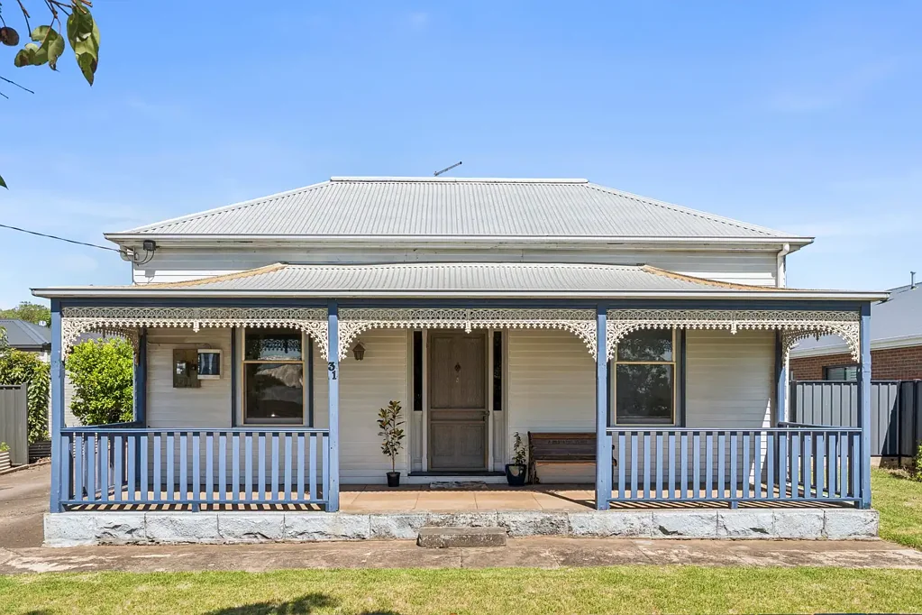 Camperdown 3房  Edwardian Cottage with Modern Touches!