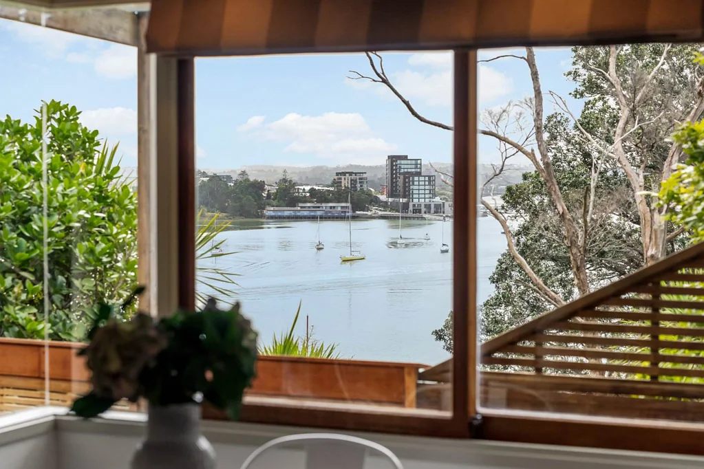 20 Oruamo Place, Beach Haven, North Shore City, Auckland