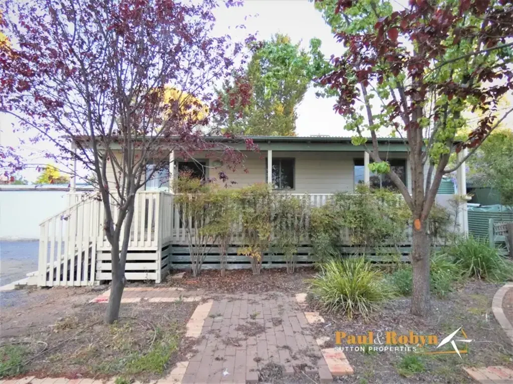 One Bedroom cottage set on 971m2 block - Available 21st August