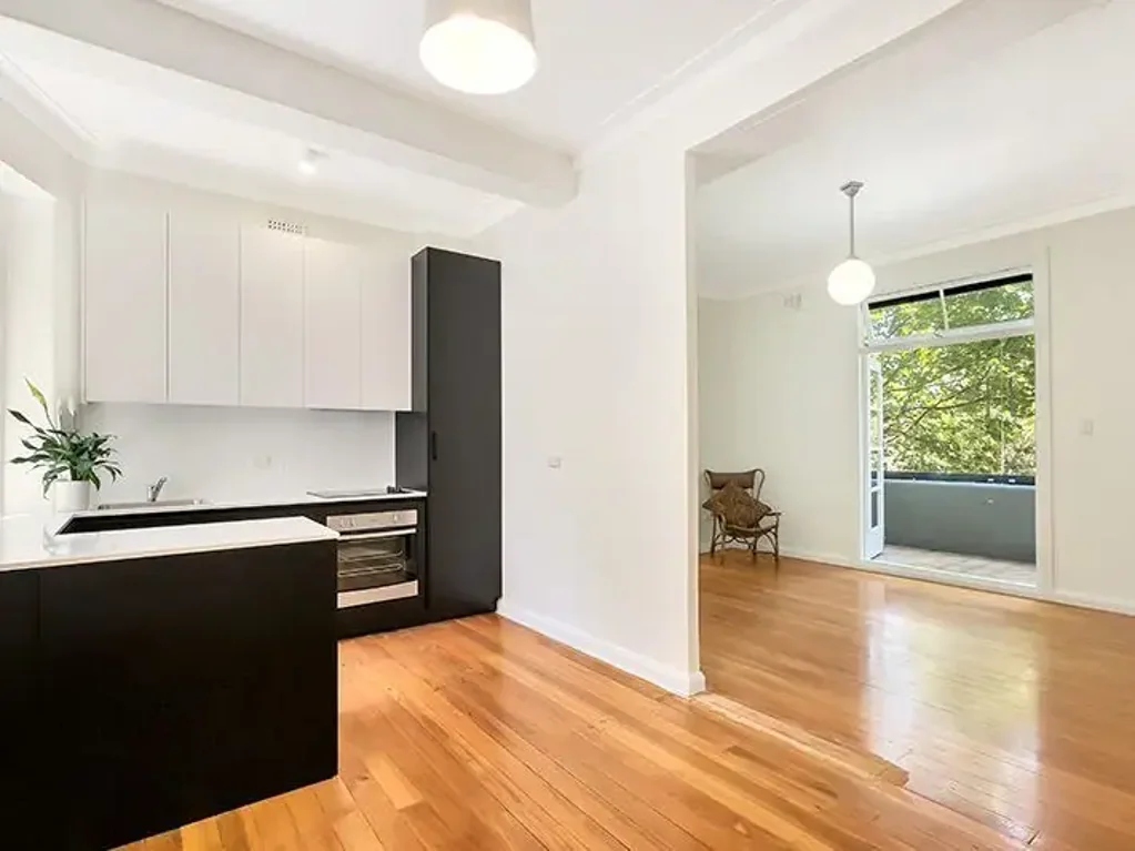 Light Filled Apartment with a Beautiful Leafy Outlook