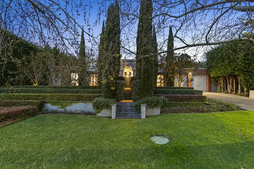 Highton 4Zimmer Architectural Elegance in a Tightly Held Highton Enclave