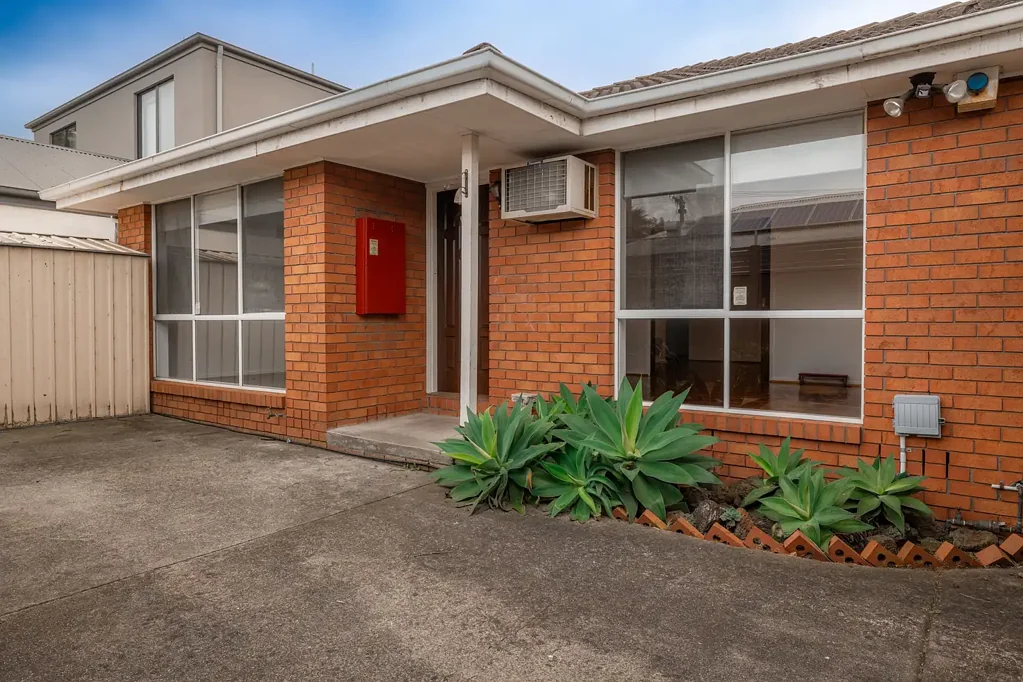 SINGLE LEVEL VILLA WITH PLENTY OF SPACE