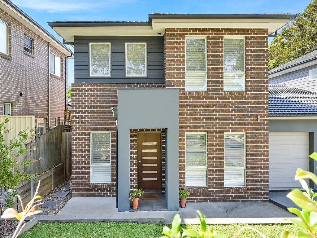 Near-New Luxury Duplex in a Prime Family-Friendly Location