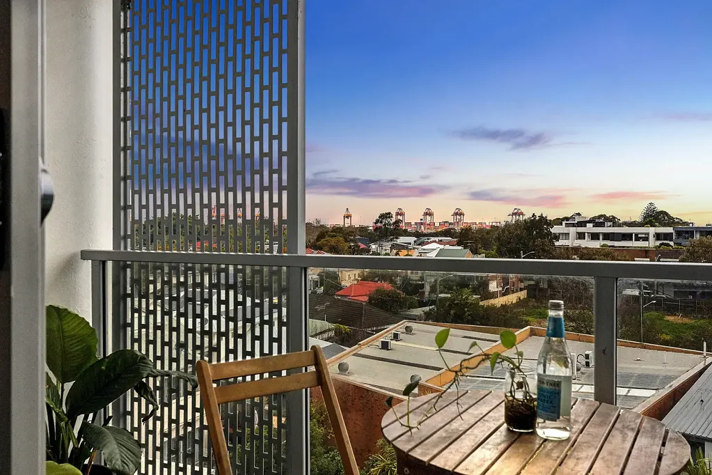 Botany 1 Bedroom Stylish contemporary One Bedroom Plus Study