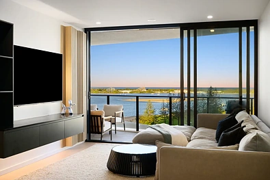 Labrador 2房  Custom Upgraded Near-New Apartment with Sweeping Broadwater Outlook