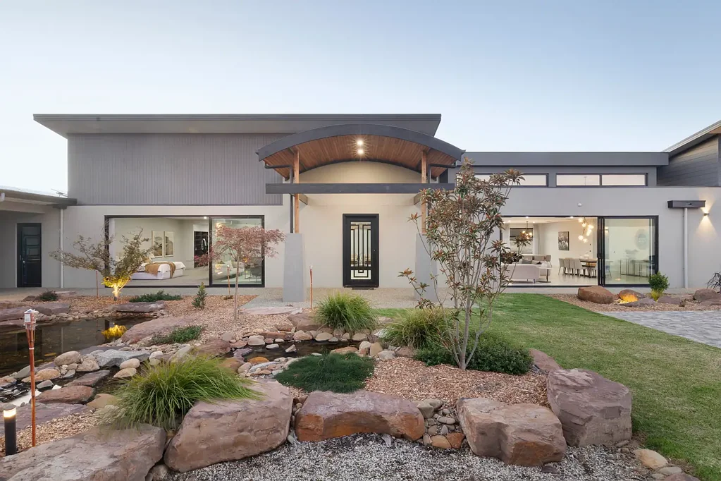 Kilmore 7房  A Masterpiece of Luxury, Elegance & Resort-Style Living + Olympic Indoor Arena !