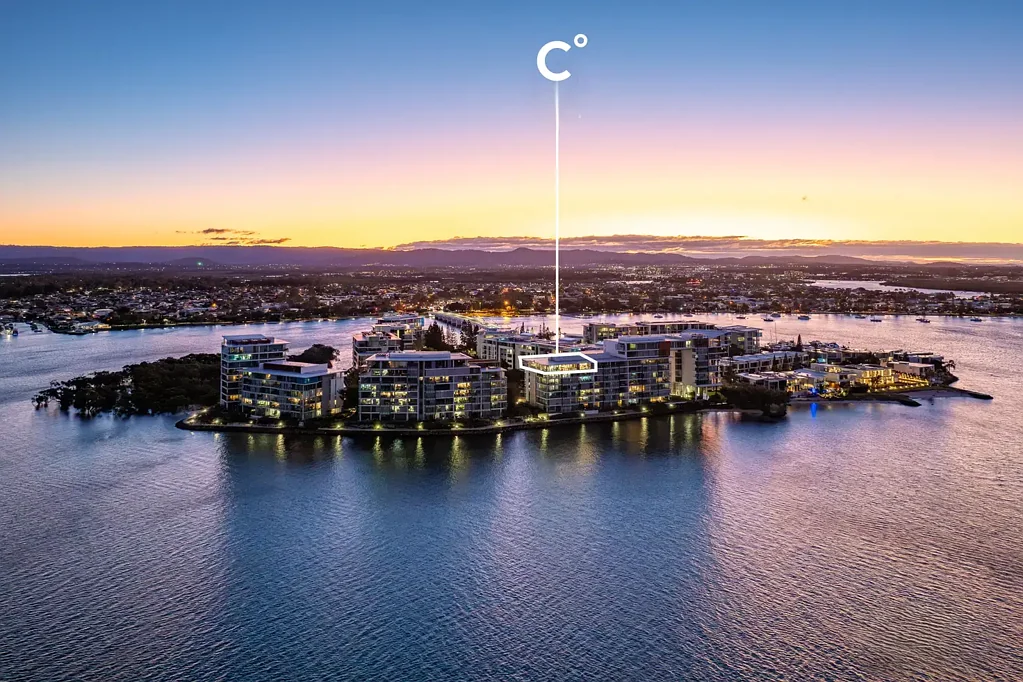 Paradise Point 3ਬੈੱਡਰੂਮ Refined Coastal Luxury - Fully Renovated Skyhome with Endless Broadwater Views!