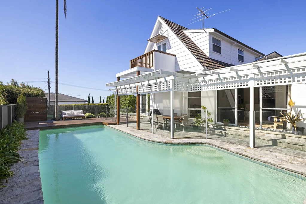 Balgowlah Heights 5 Bedroom Bright, modern family residence with self-contained flat