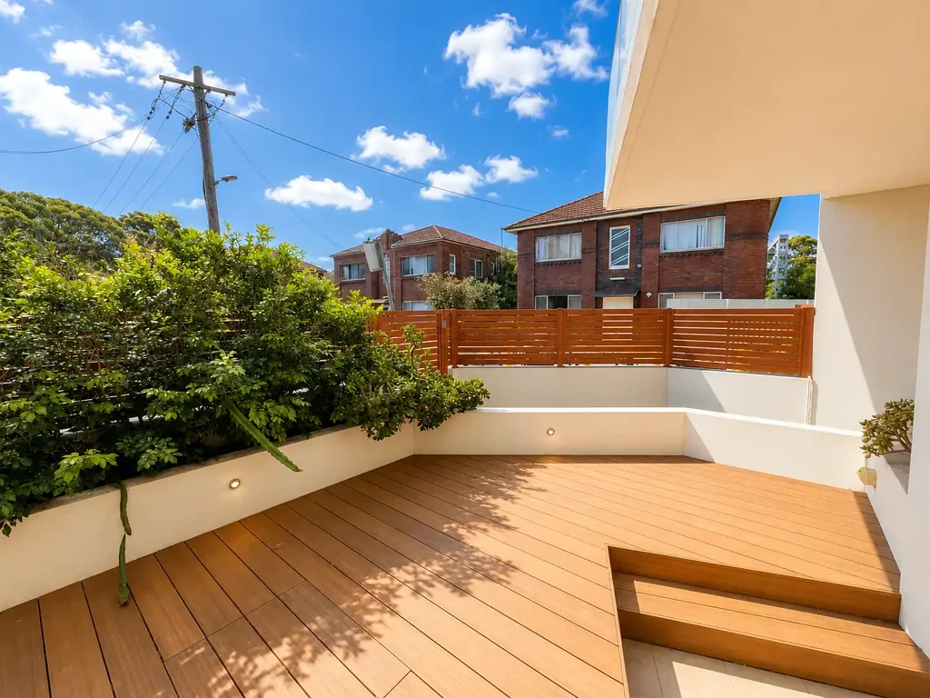 Beautiful ONE bed studio with backyard, Private Entrance