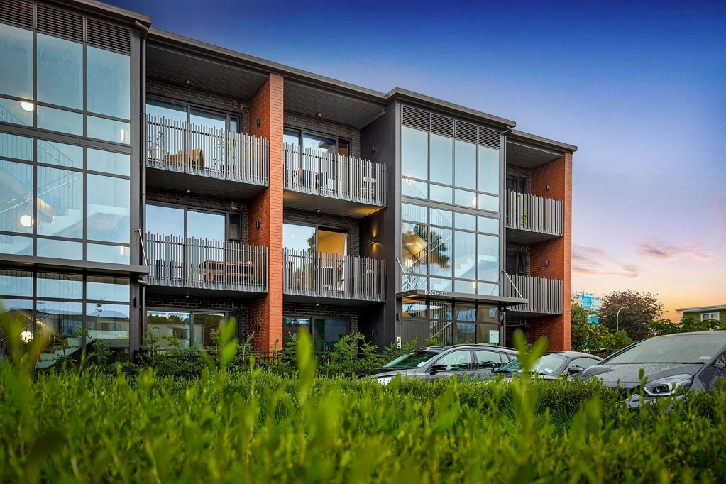 Sunny, Top-Floor Living with Views & Modern Co...