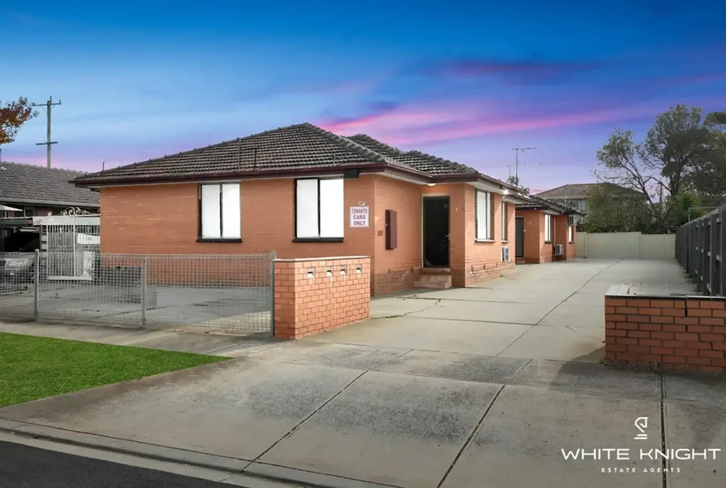 Low-Maintenance Unit in a Convenient Sunshine North Location