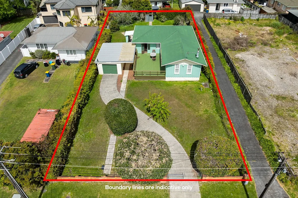 Te Atatu South 3Kwarto DEVELOPERS & RENOVATORS – 827m² OF OPPORTUNITY!