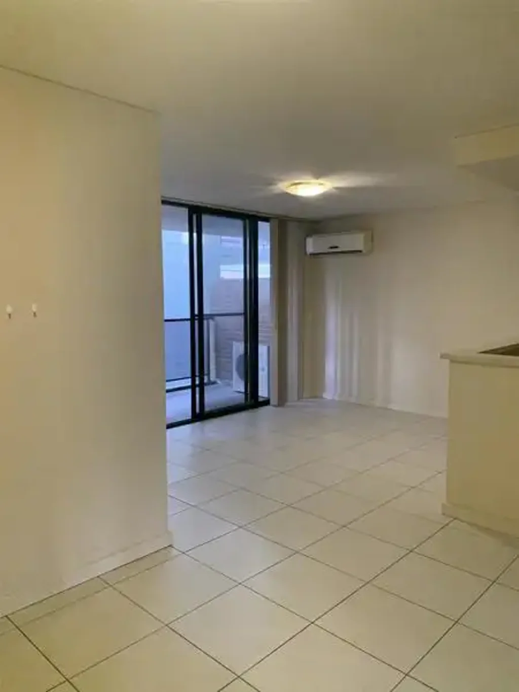 Modern Two-Bedroom Apartment in a Prime Convenient Location
