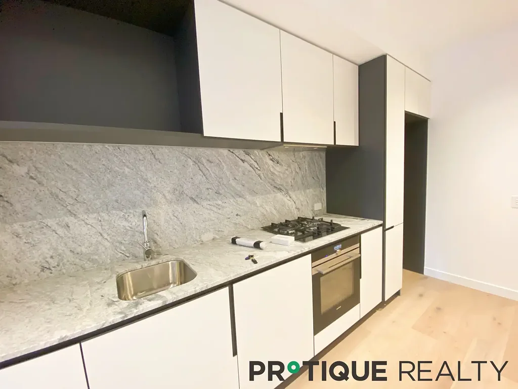 Fully FURNISHED 2-Bed 1-Bath Apartment in WSP with HUGE Balcony