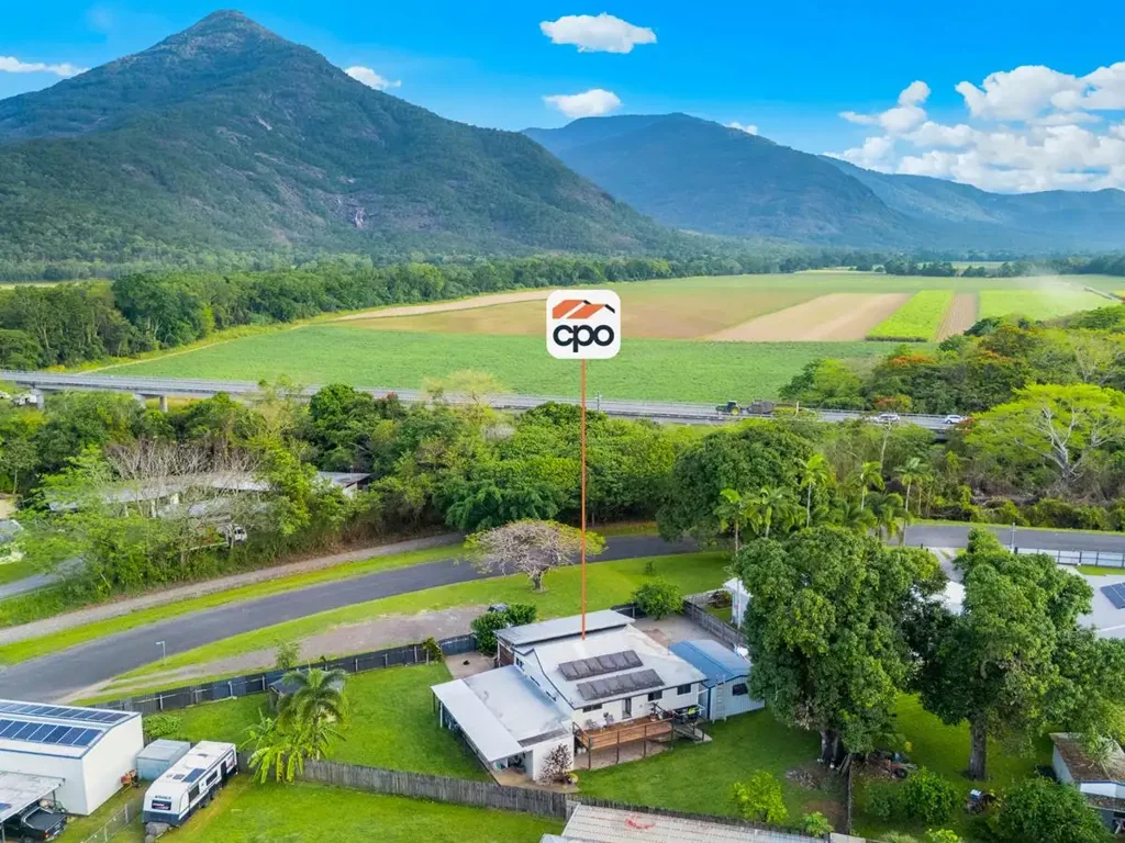 Gordonvale 3chambre Character Filled Home with Pyramid Views