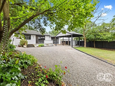 Mount Eliza 3कमरा A Prime Beachside Location with Outstanding Potential