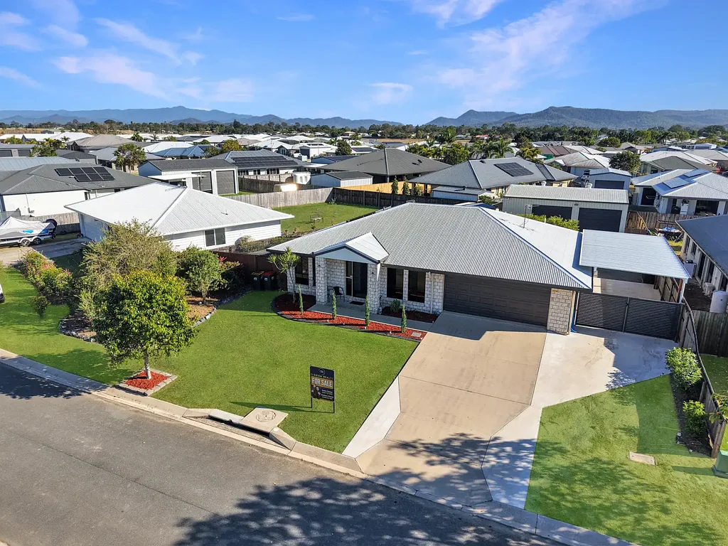 Mirani 4房  Ideal family home with exceptional storage, entertaining spaces, side access and a serious shed