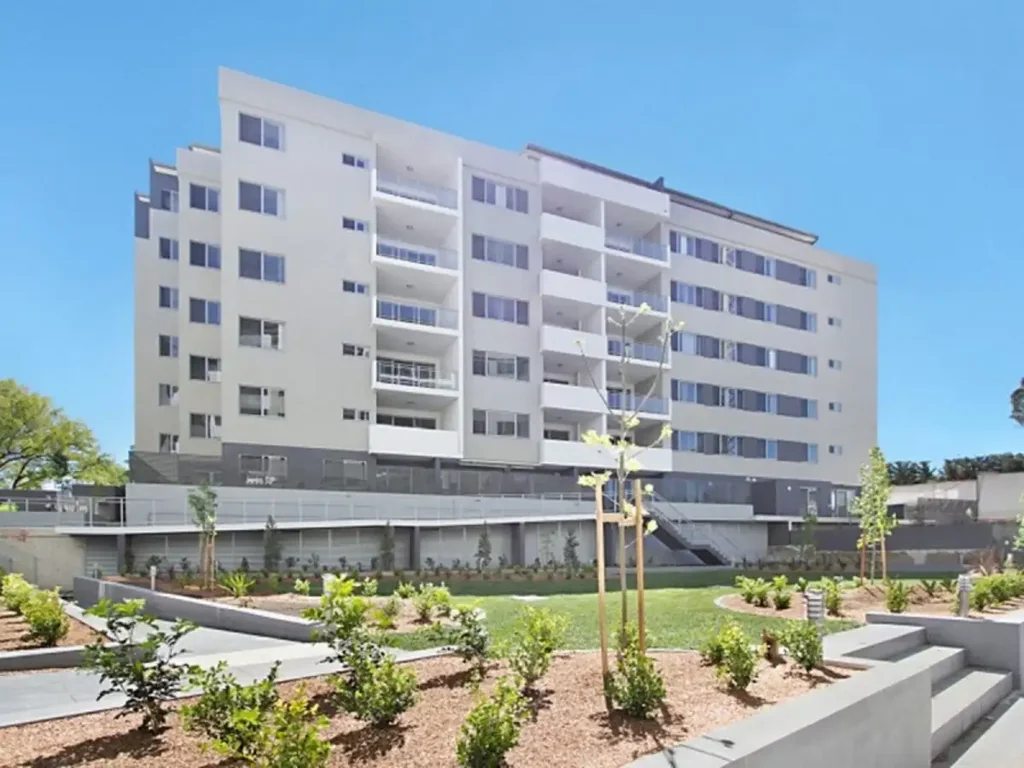 Contemporary Light Filled 1-Bedroom Apartment