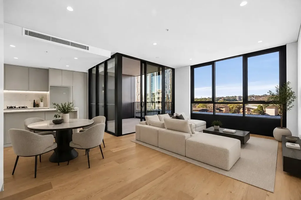 Brand New Luxury Apartment with Sweeping Racecourse Views