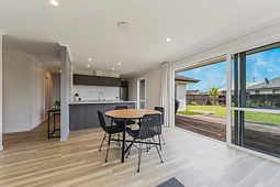 8 Carmine Crescent, Richmond