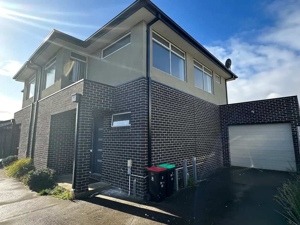 3 BEDROOM TOWNHOUSE
