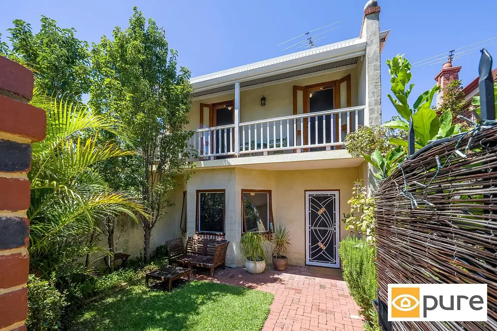 STUNNING SPLIT LEVEL TERRACE HOME IN THE HEART OF WEST LEEDERVILLE!