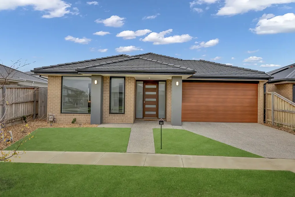 Modern Family Comfort within Walking Distance to Harpley Town Centre & St Joseph Catholic School
