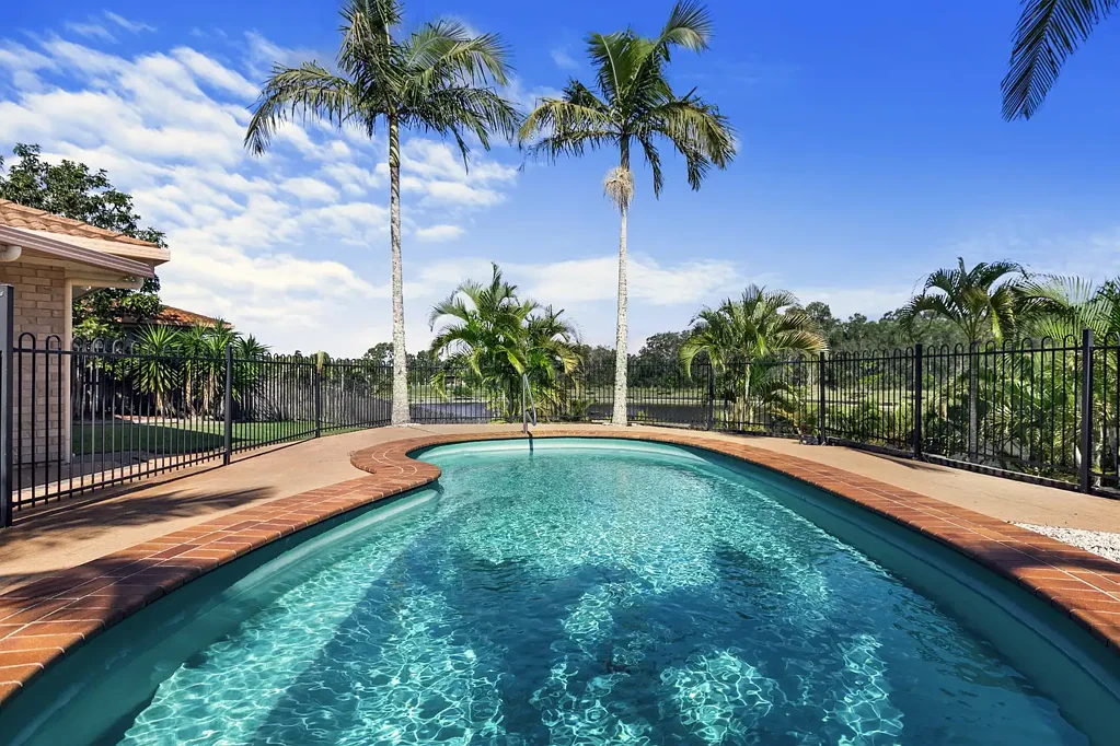Eli Waters 4房  Tranquil Lakeside Living in a Quiet Cul-De-Sac Position