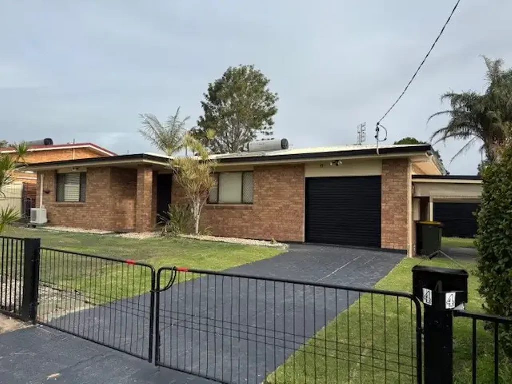 4 Ross Street, Urangan, QLD 4655