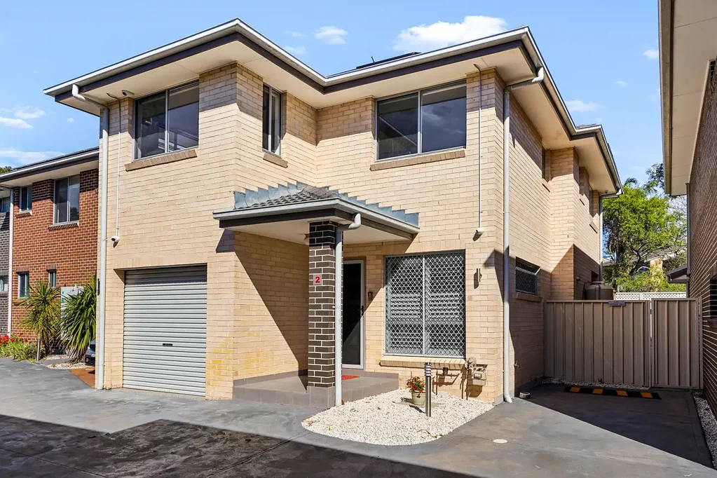 Toongabbie 4ਬੈੱਡਰੂਮ Modern East-Facing Family Townhouse