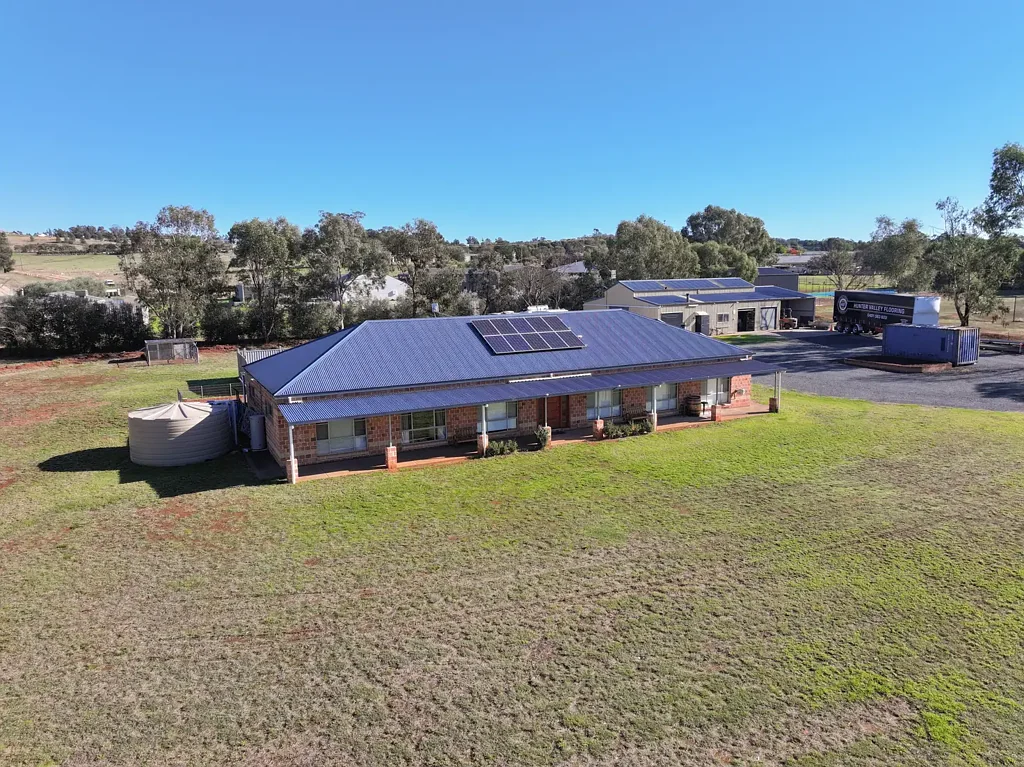 Parkes 4 Slaapkamer Space, Lifestyle & The Ultimate Shed Setup on Over 9,000sqm