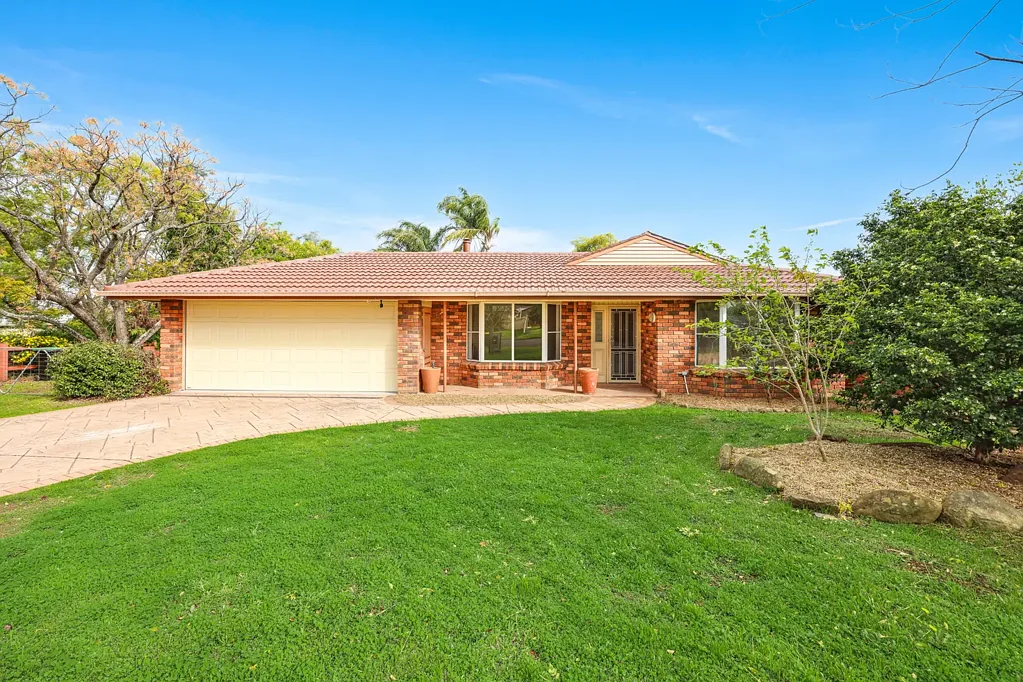 Scone 5 Bedroom Everything You Need in a Quiet, Leafy Location