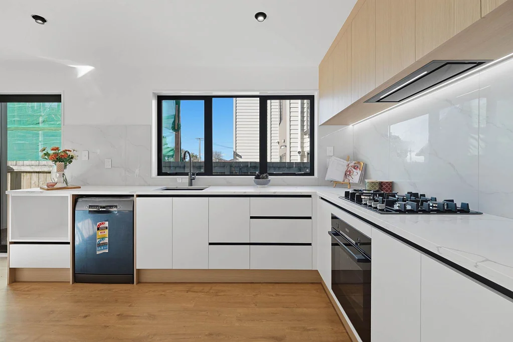 Manurewa 4 Bedroom STANDALONE FREEHOLD GEM – GREAT PRICE!