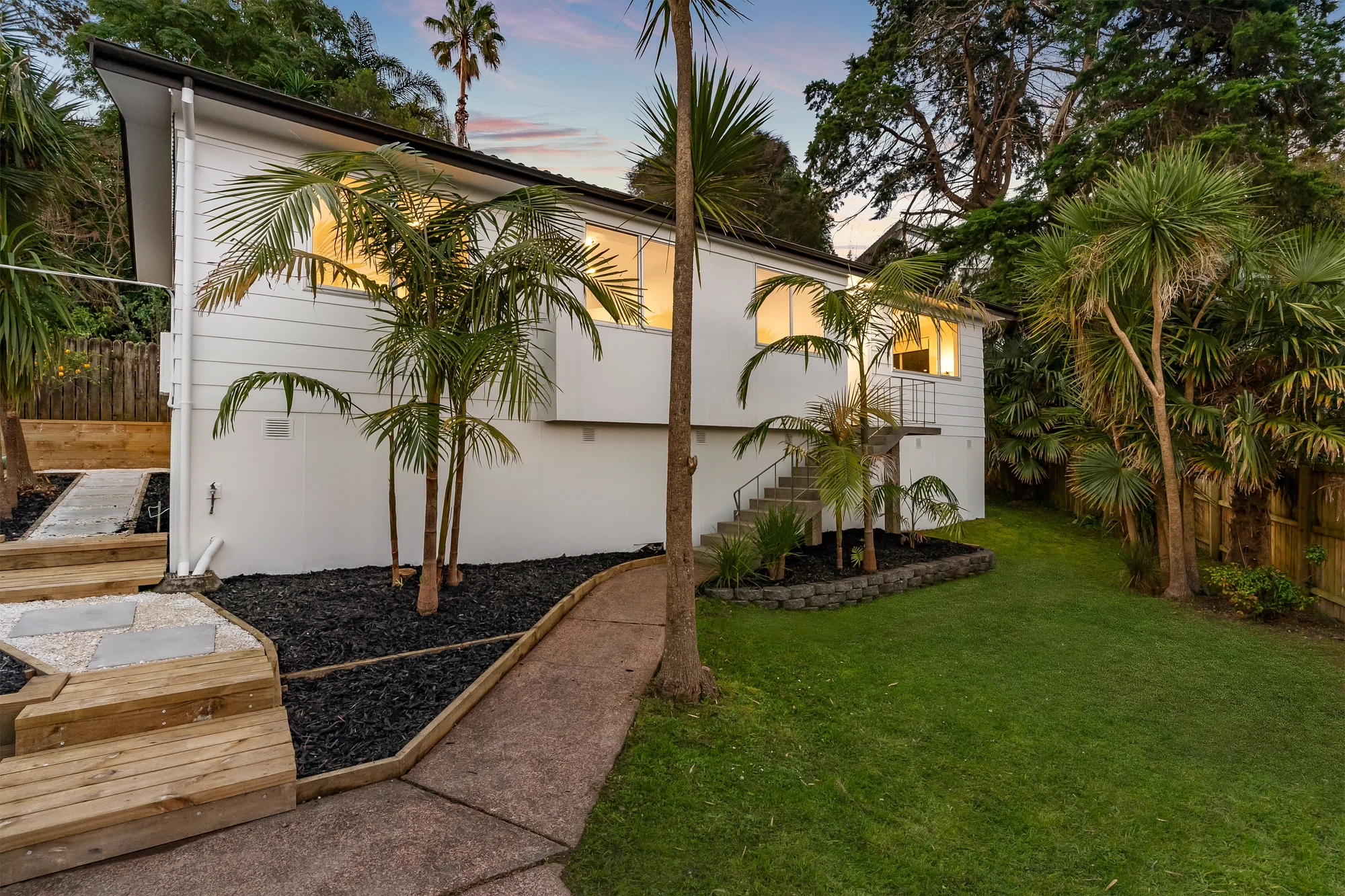 Browns Bay 3침실 RENOVATED | 3 BED | 2 LIVING | DOUBLE GARAGE