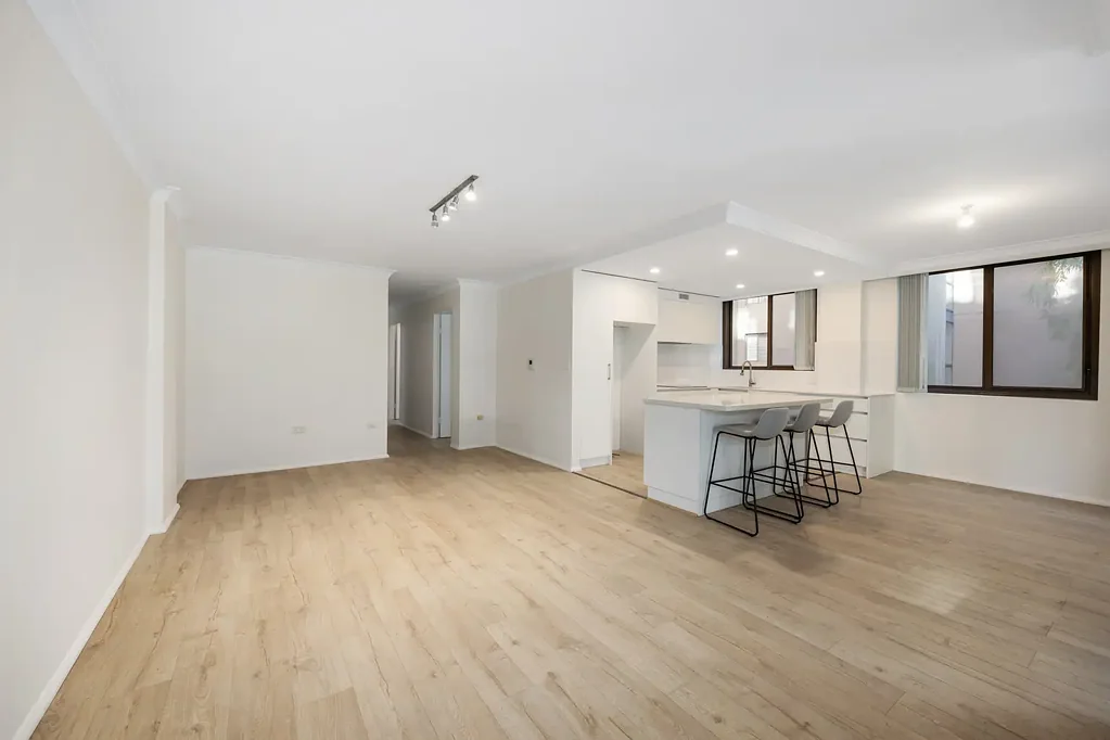 Stylish oversized three bedroom apartment in prime parkside location