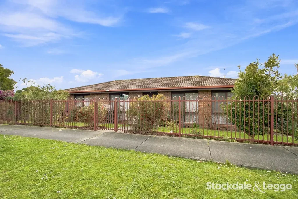 Churchill 3બેડરૂમ Neat Brick Veneer Home on a Corner Allotment