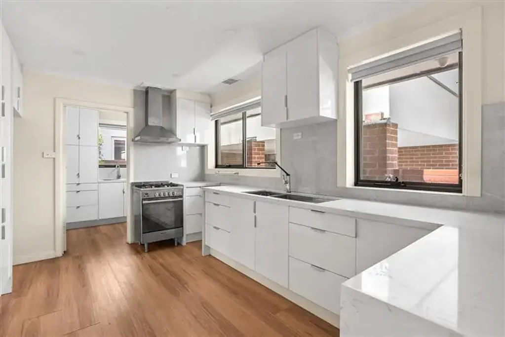 Light-Filled Living with Modern Comforts