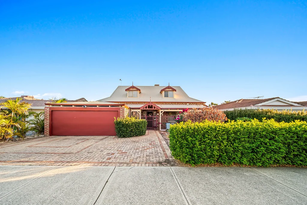Kardinya 5房  🌿 Federation-Style Family Home Opposite Murdoch University – Charm, Space & Location!