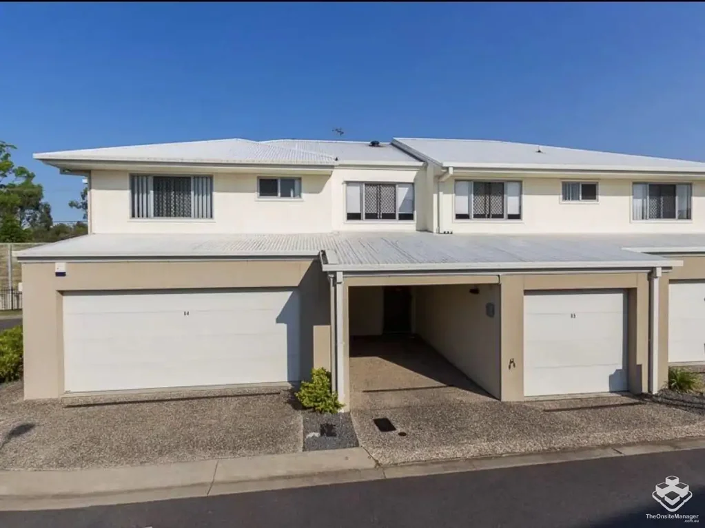 Best Location 3 bed townhouse in Calamvale