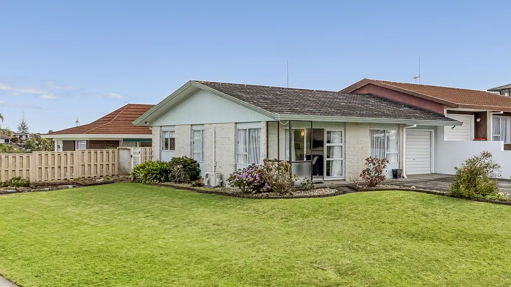 1/2 Pounamu Place, Shelly Park, Manukau City, Auckland